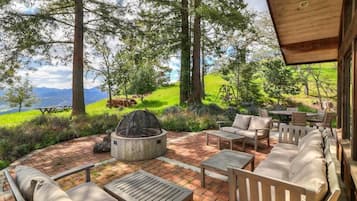 Hus, flere senger (LX 57 Weathertop Rustic Ranch in Carm) | Balkong