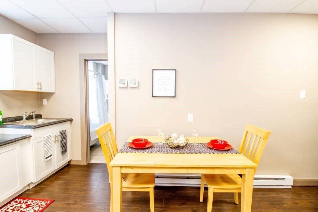 Suite #1 - 1 Bed 1 Bath in the middle of Downtown