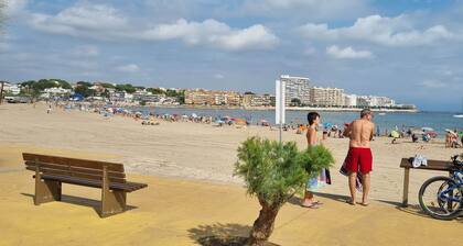 CASA ALARCĂN 50 METERS FROM THE BEACH. L'ESCALA