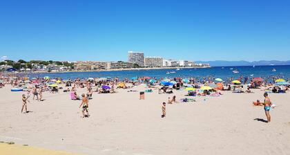 CASA ALARCĂN 50 METERS FROM THE BEACH. L'ESCALA