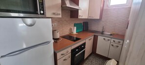 Refrigerador, microondas, lavavajillas, cafetera/tetera