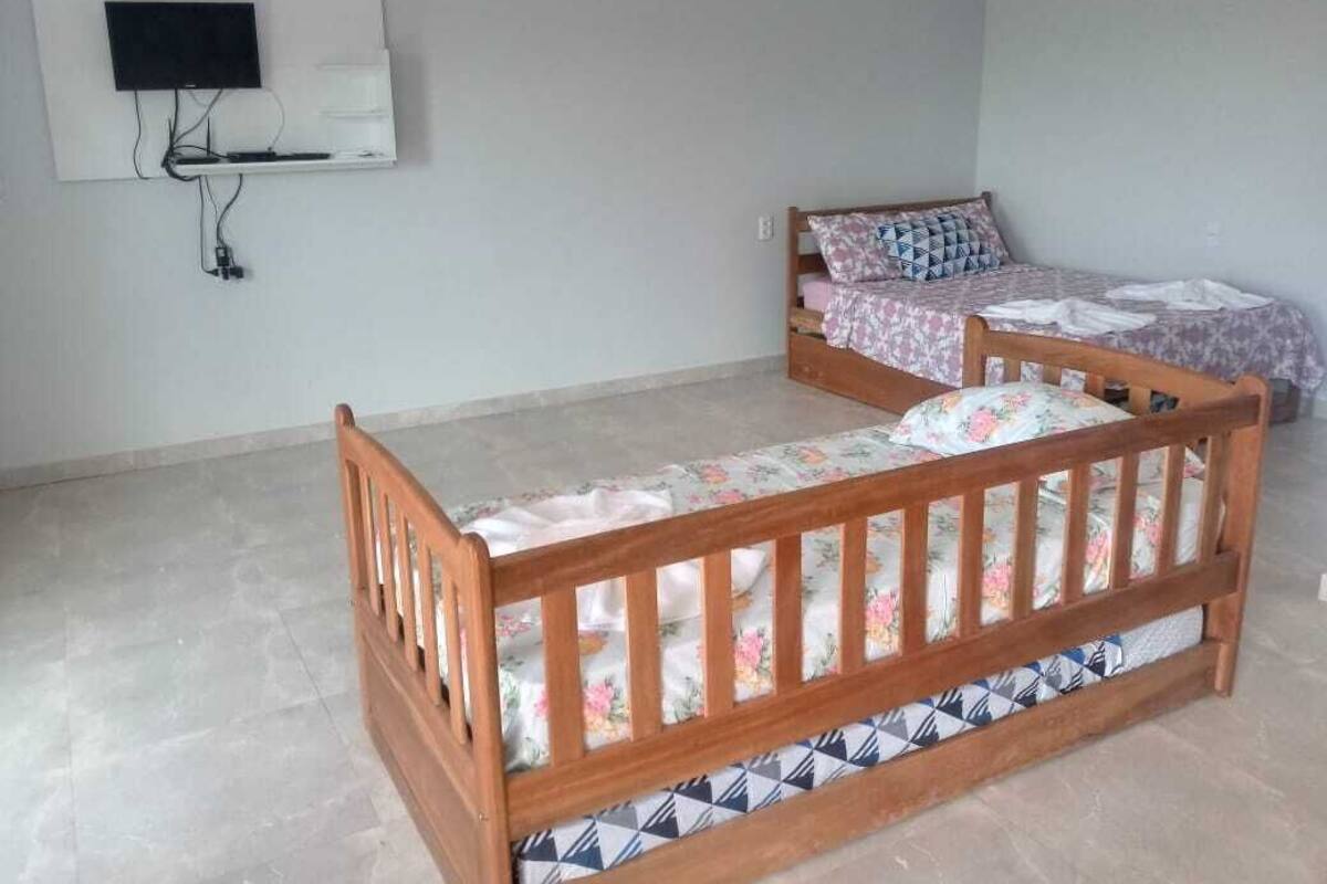 Family Room | Minibar, bed sheets