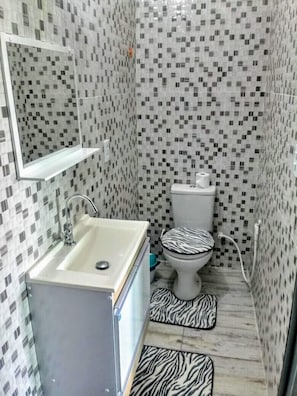 Douche, serviettes fournies
