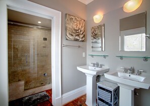 Huoneisto, 1 makuuhuone | Kylpyhuone | Erillinen kylpyamme ja suihku, ilmaiset hygieniatuotteet