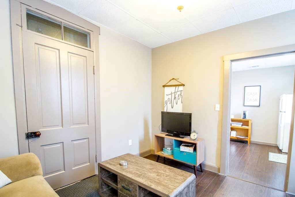 Suite #2 - 1 Bed 1 Bath in Downtown Hermann