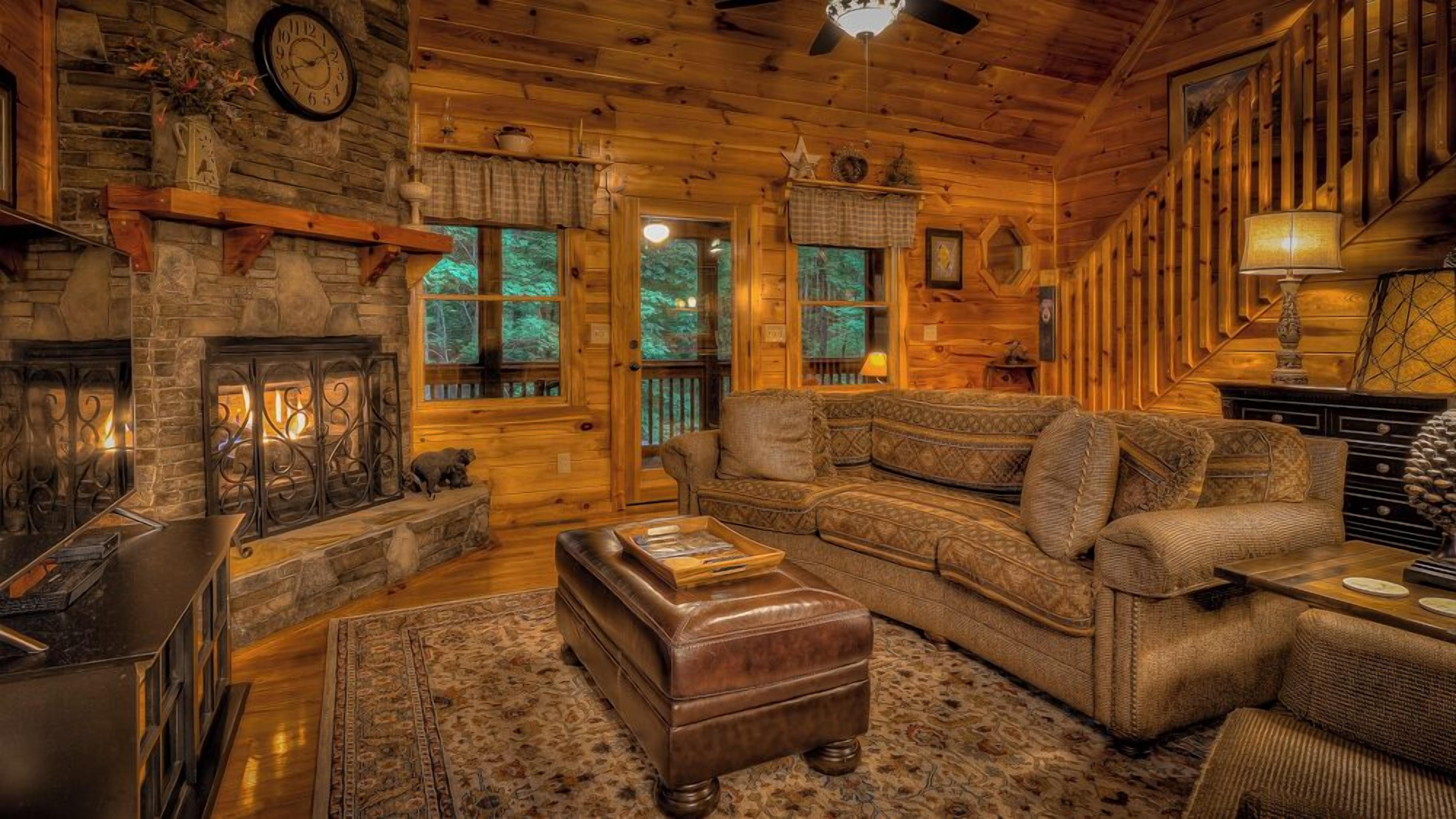 Our Blue Heaven- Private, yet convenient | Hot tub |Screened Porch