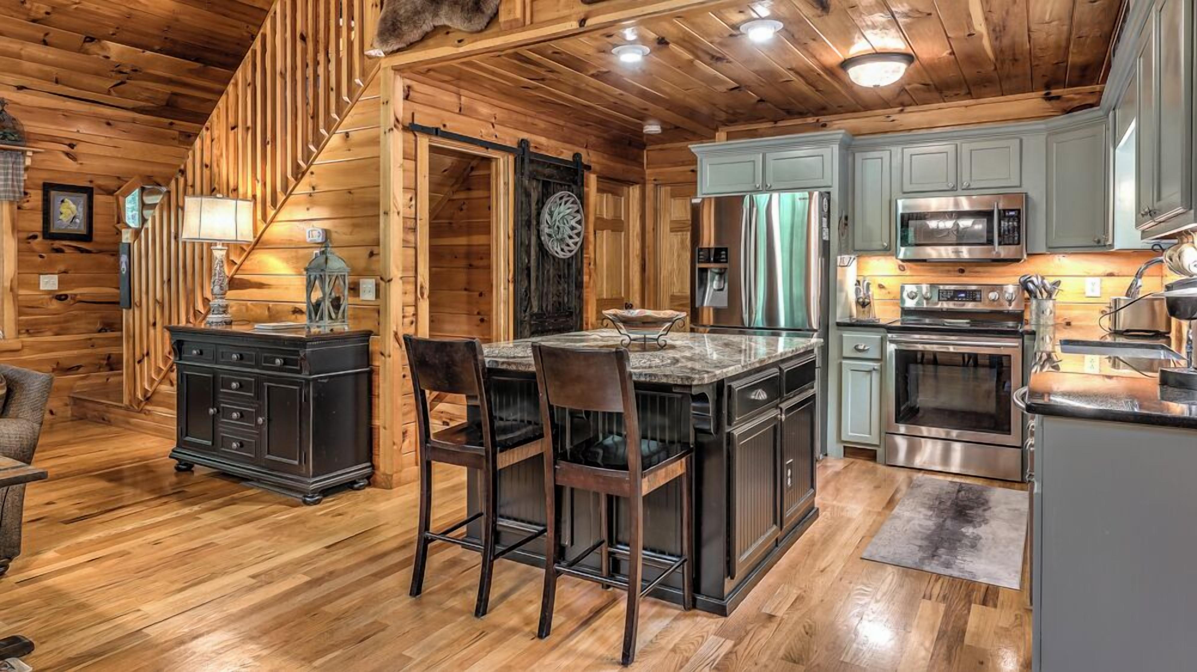 Our Blue Heaven- Private, yet convenient | Hot tub |Screened Porch