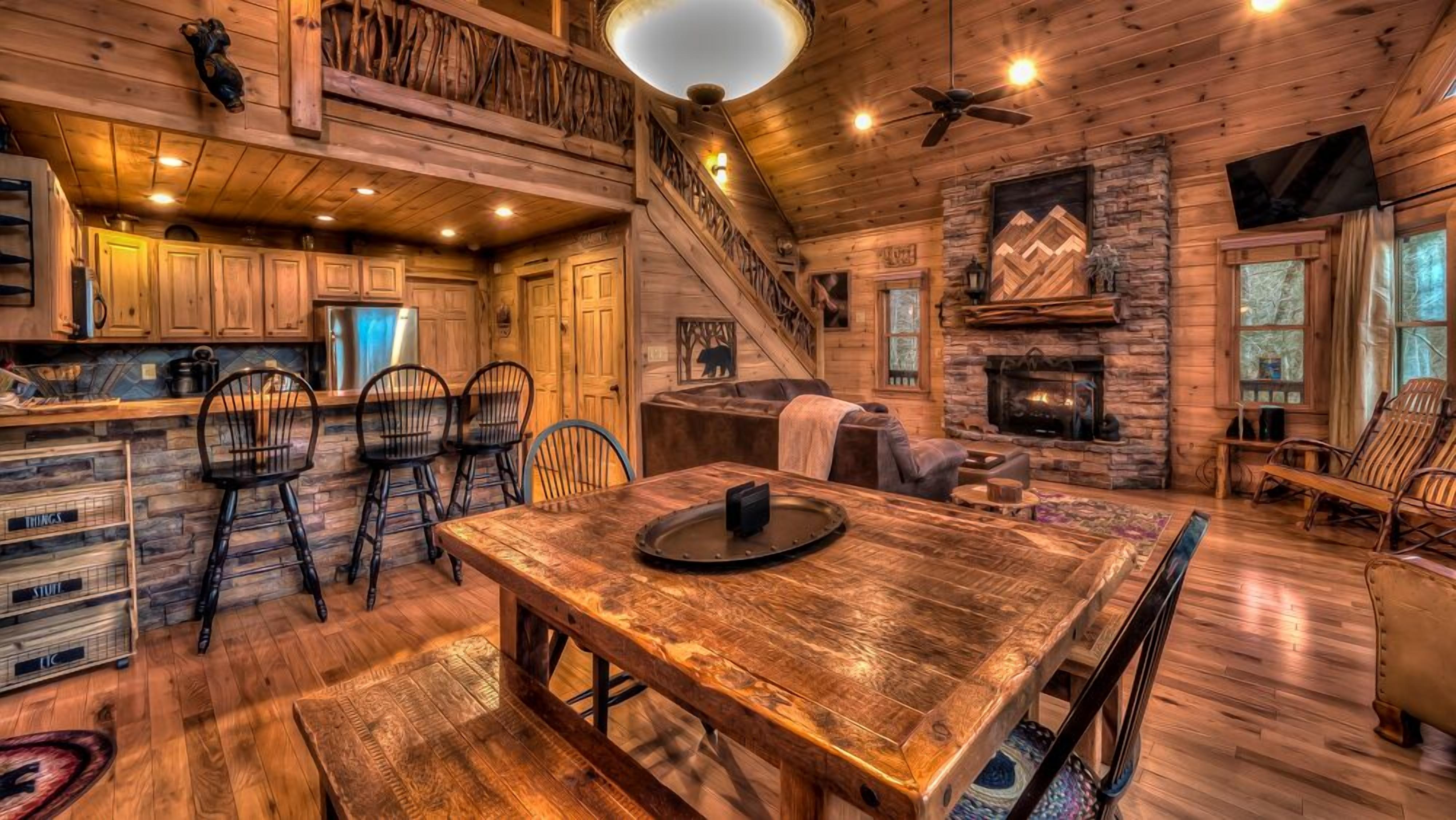 Can't Bear to Leave - Mountain Views | Pet Friendly | Hot Tub | Pool Table | Arcade Game