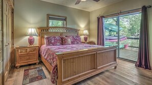 4 makuuhuonetta, silitysrauta/-lauta, ilmainen Wi-Fi, vuodevaatteet