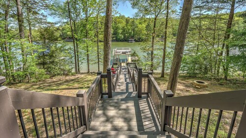 Pure Pleasure on the Lake - Lemmikkiystävällisiä | Järven etuosa Yksityinen laituri järvellä Nottely