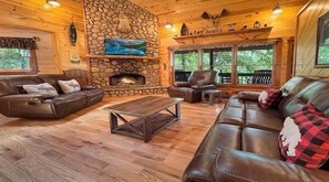 TV, fireplace, video games, DVD player - Mountain Haze- Pet Friendly | 5 Bedroom Home | Outdoor Fire Pit (Blue Ridge)