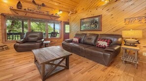 TV, fireplace, video games, DVD player - Mountain Haze- Pet Friendly | 5 Bedroom Home | Outdoor Fire Pit (Blue Ridge)