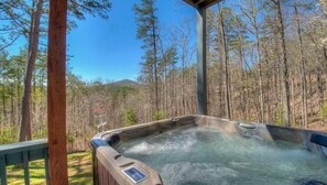 Outdoor spa tub - Mountain Haze- Pet Friendly | 5 Bedroom Home | Outdoor Fire Pit (Blue Ridge)