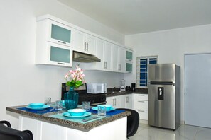 Coffee/tea maker, fridge, microwave, oven