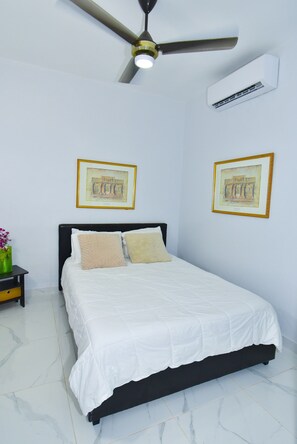 2 bedrooms, iron/ironing board, WiFi