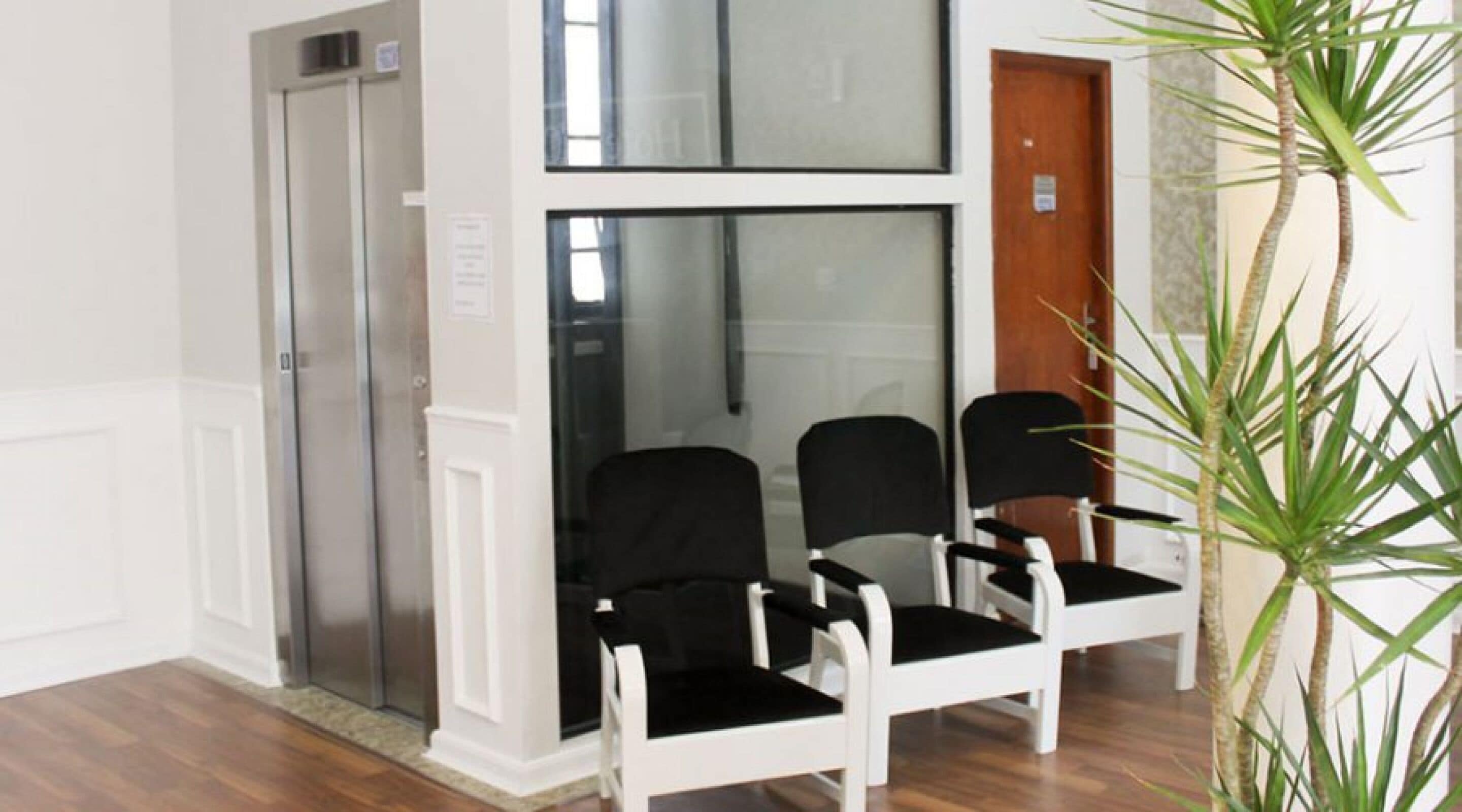 Photo - MOVA Hotel D'oeste - Localizado em frente a Praça Principal da Cidade, na área Central - Pé na Praça