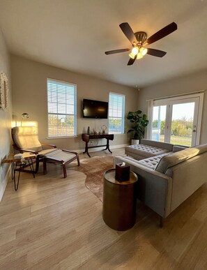 Smart-TV, Bücher, Computerbildschirme