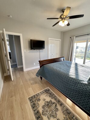 2 bedrooms, desk, iron/ironing board, free WiFi - The Chapparral - a peaceful light filled sanctuary surrounded by nature (Austin)