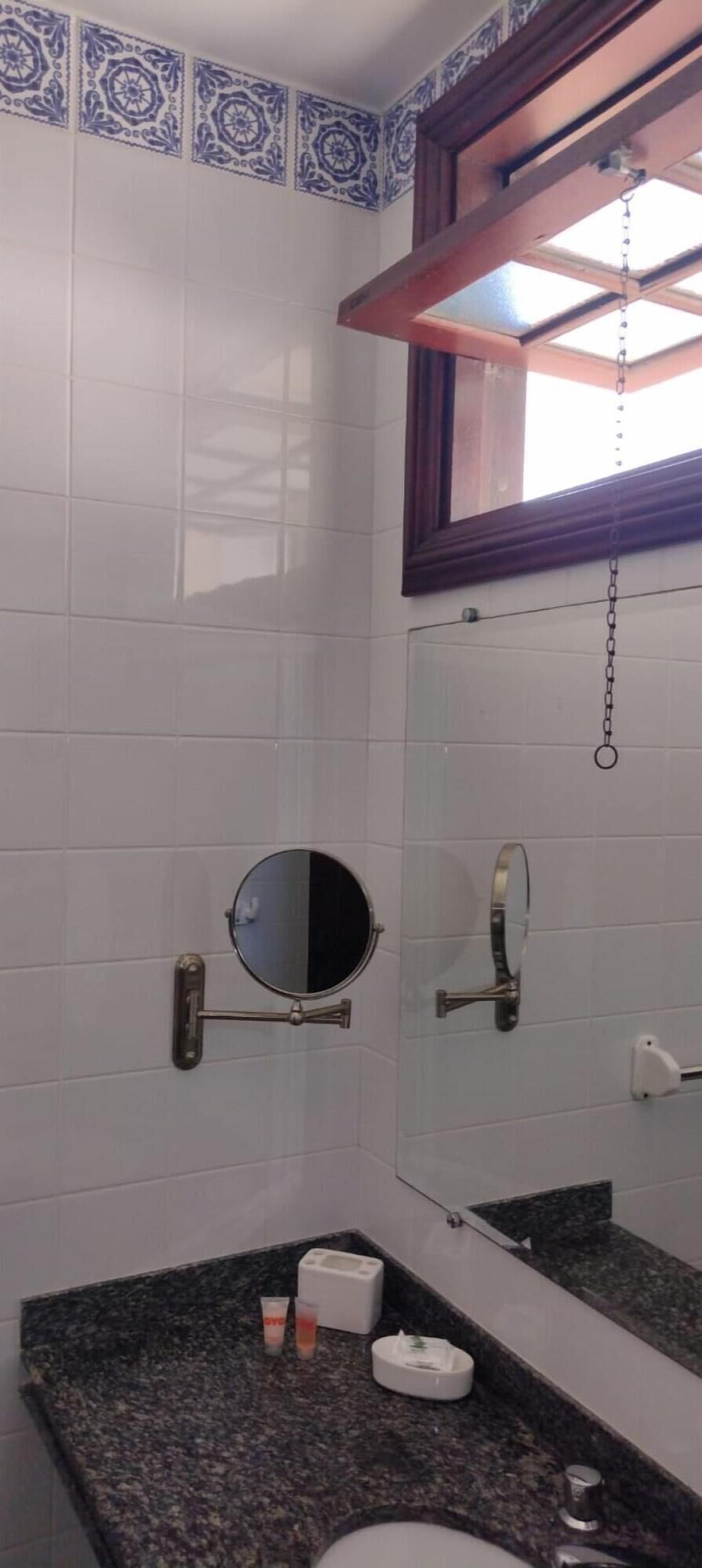 shower, free toiletries, towels, soap