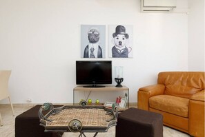 Smart-TV, DVD-Player, Bücher