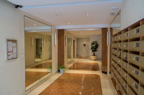 Spacious luxury apt center of Cannes 7 min to Palace Festival, 3 min to beach  
