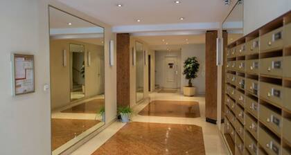 Spacious luxury apt center of Cannes 7 min to Palace Festival, 3 min to beach