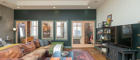 TV, Netflix, streaming services, offices