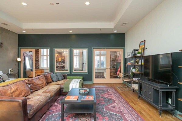 TV, Netflix, streaming services, offices