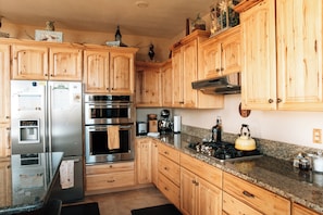 冰箱、微波炉、烤箱、炉灶