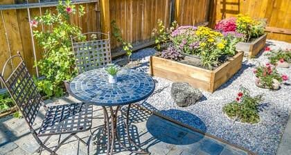 #HabitueHomes - Red Ivy #4 - 2 Bed + Pullout Sofa + Dog Friendly