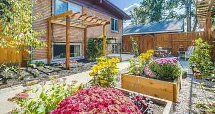 #HabitueHomes - Red Ivy #4 - 2 Bed + Pullout Sofa + Dog Friendly
