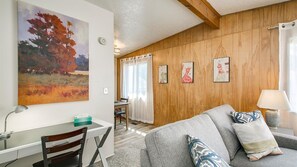 Living area - #HabitueHomes - Red Ivy #5 (Boise)