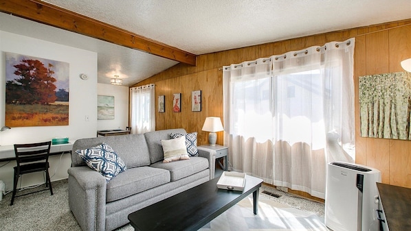 Living area - #HabitueHomes - Red Ivy #5 (Boise)