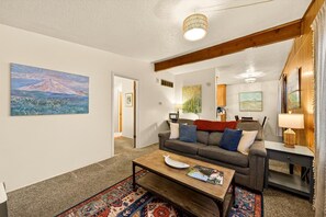 Living area - #HabitueHomes - Red Ivy #5 (Boise)