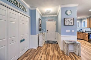 Interior - Updated 2 bedroom condo-close to everything-great for a beach vacay anytime (Rehoboth Beach)