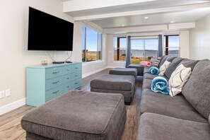 Smart TV, fireplace, DVD player, table football