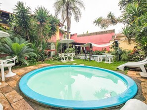 Outdoor pool - OYO Vivência Residence (Contagem)