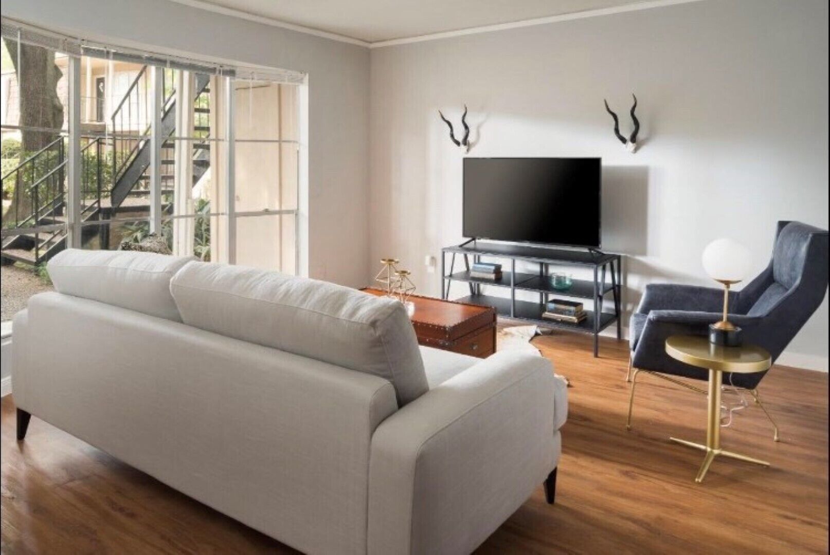 Spacious and Modern Hotel Suites with Heated Pool, Gym and Hot Tub!