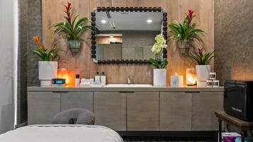 1 habitación, tabla de planchar con plancha, wifi gratis y ropa de cama