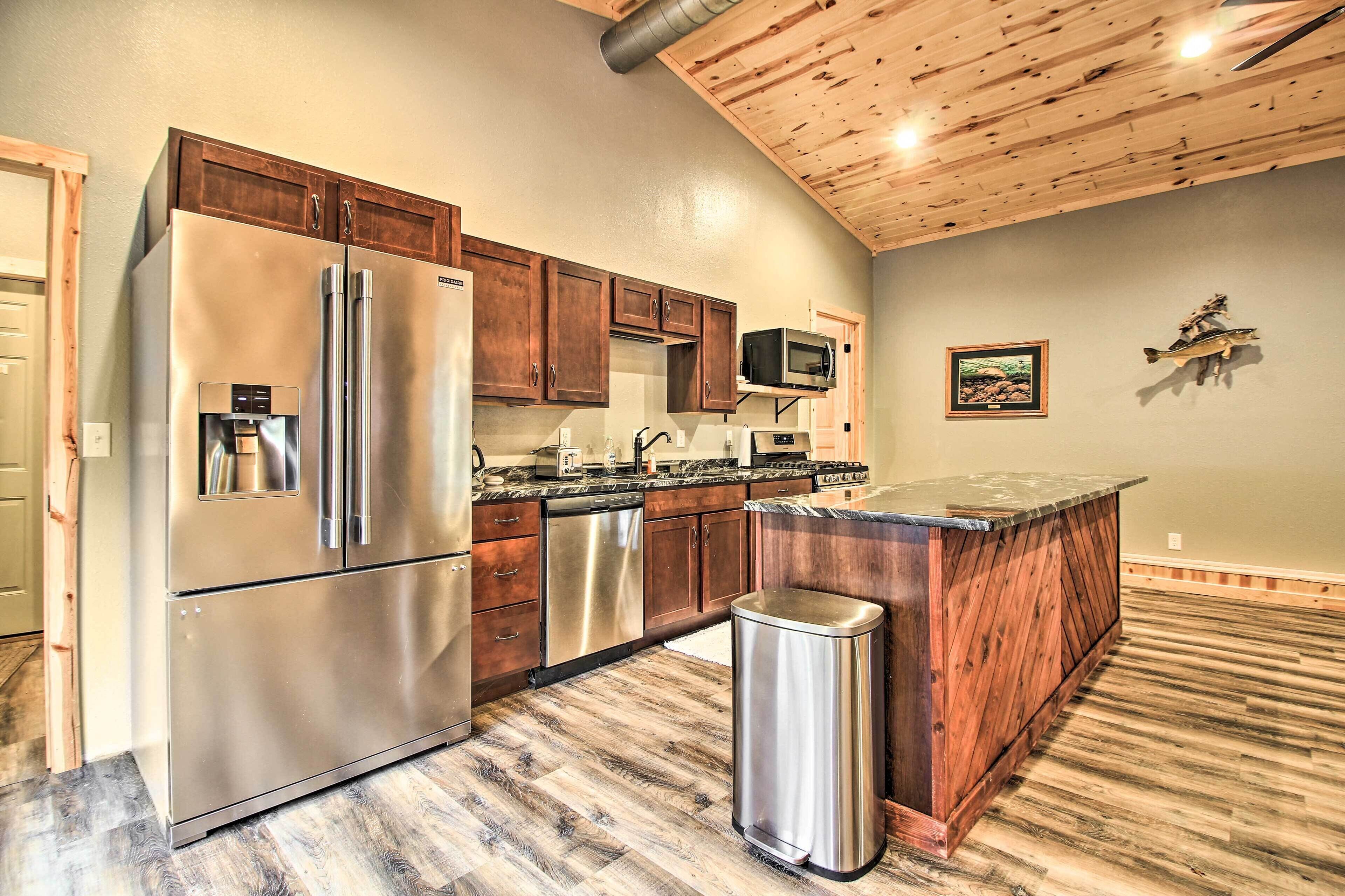 Waterfront Lake Mille Lacs Lodge w/ Deck + Grill!