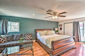 3 bedrooms, iron/ironing board, travel cot, Internet - Elegant Home w/ Pool Table: 3 Mi to Vegas Strip! (Las Vegas)