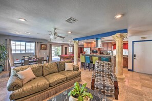 Living area - Elegant Home w/ Pool Table: 3 Mi to Vegas Strip! (Las Vegas)