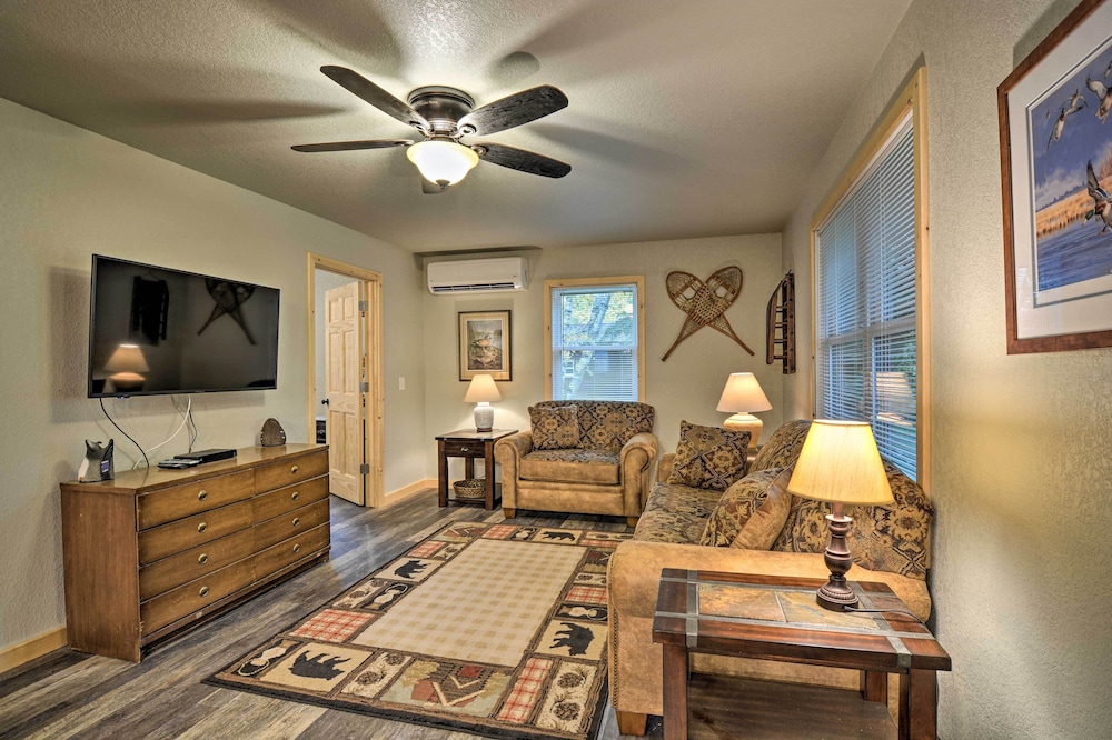 Petoskey Area Cabin, Walk to Crooked River!