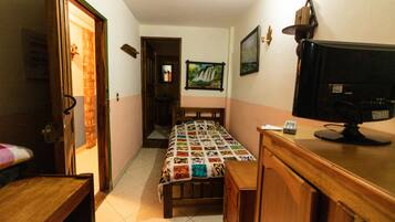 Single Room | Laptop workspace, free WiFi, bed sheets