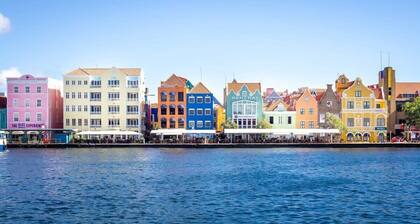 Fully Equipped Spacious 3BR Penthouse in Historic City Centre