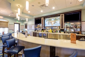 2 間酒吧/酒廊、2 間池畔酒吧