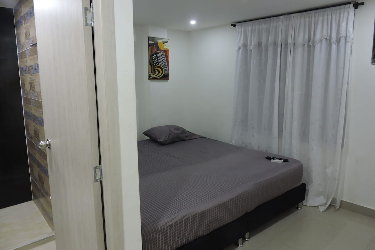 Basic Room | 2 bedrooms, iron/ironing board, free WiFi, bed sheets