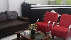 Lobby sitting area - Hotel Veneza (Garanhuns)