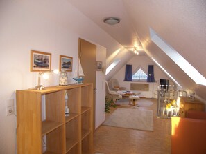 Interior - Vacation apartment Muschel, on the 1st floor & attic, room divider staircase - Haus Seestern (Heringsdorf)