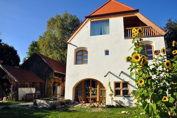 Haus Vorderseite Sommer